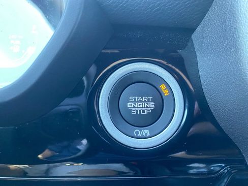 Used 2025 RAM 1500 Laramie RWD image 17