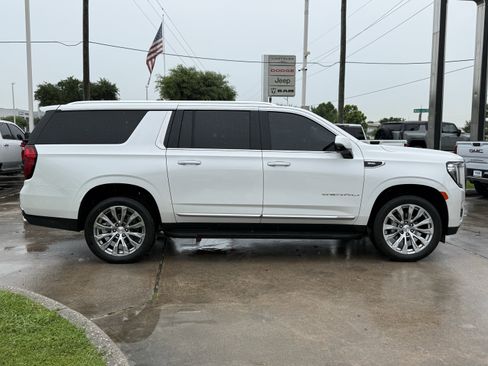 Used 2024 GMC Yukon XL Denali w/ Max Trailering Package AWD/4WD image 3