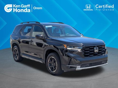 Certified 2025 Honda Pilot TrailSport image 1