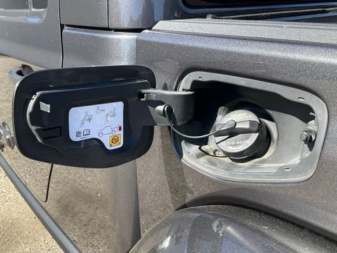 Used 2021 Jeep Gladiator Rubicon image 15