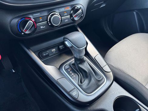 Used 2025 Kia Soul LX w/ LX Technology Package FWD image 39