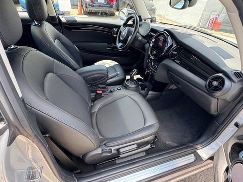 Used 2023 MINI Cooper 2-Door Hardtop FWD image 4