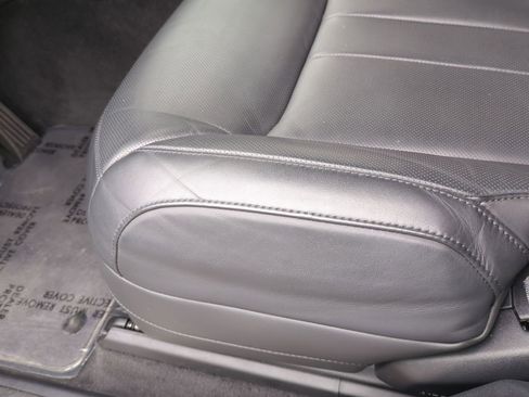 Used 2025 Land Rover Range Rover Sport SE image 14