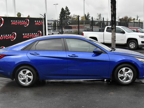 Used 2023 Hyundai Elantra SE image 9