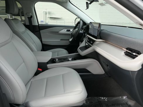 Used 2026 Ford Explorer Active w/ Active Comfort Package RWD image 29