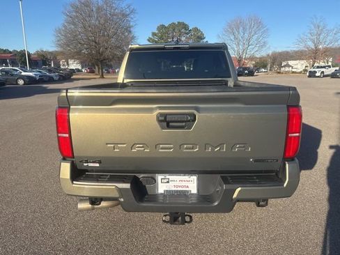 Used 2025 Toyota Tacoma TRD Sport image 4