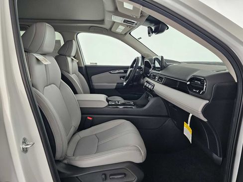 New 2025 Honda Pilot Touring image 10
