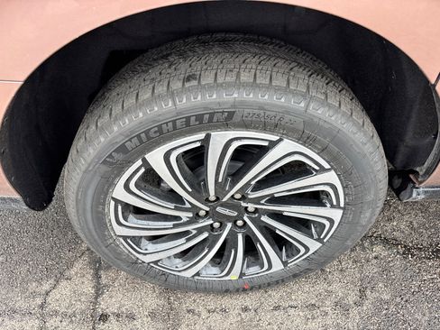 New 2026 Lincoln Navigator L Black Label AWD/4WD image 10