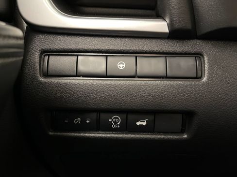 Used 2025 Nissan Rogue SV AWD/4WD image 28