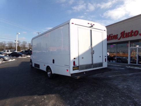 Used 2019 Ford E-450 and Econoline 450 Super Duty w/ Shuttle Bus Prep Package image 9