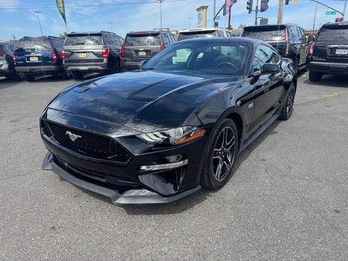 Used 2018 Ford Mustang GT RWD image 4