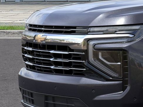 Used 2026 Chevrolet Suburban LT RWD image 14