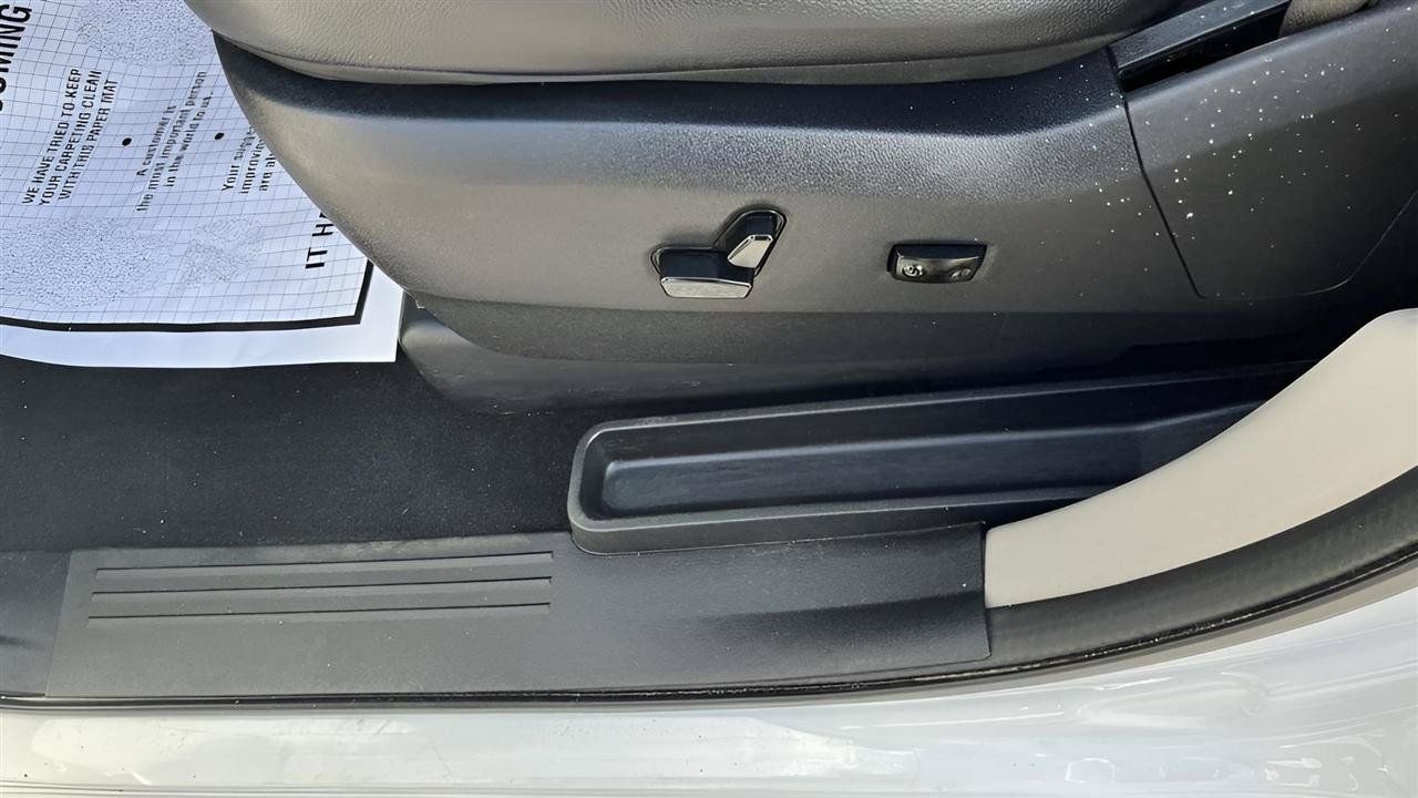 Used 2020 Dodge Grand Caravan SXT FWD image 23