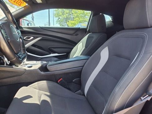 Used 2017 Chevrolet Camaro LT RWD image 5
