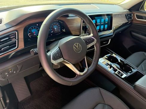 New 2026 Volkswagen Atlas SE image 8