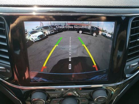 Used 2020 Jeep Grand Cherokee Limited AWD/4WD image 25