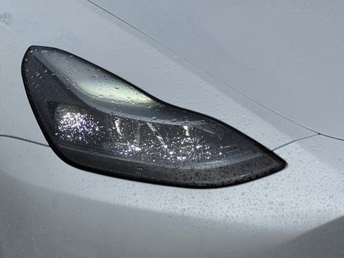 Used 2022 Tesla Model Y Long Range image 10