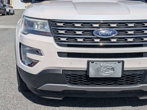 Used 2017 Ford Explorer XLT w/ Equipment Group 202A FWD image 8