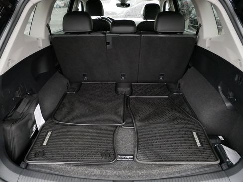 Certified 2022 Volkswagen Tiguan SE w/ Panoramic Sunroof Package image 18