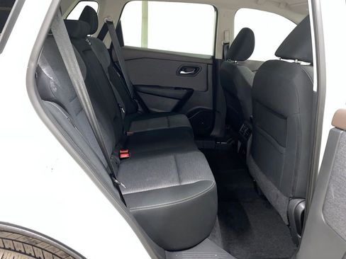 Used 2022 Nissan Rogue SV image 11