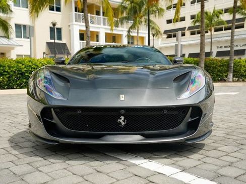 Used 2020 Ferrari 812 Superfast RWD image 9