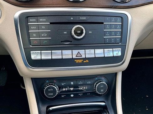 Used 2019 Mercedes-Benz GLA 250 4MATIC image 11