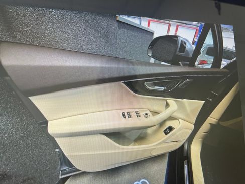 Used 2018 Audi Q7 3.0T Prestige w/ Prestige Package AWD/4WD image 11