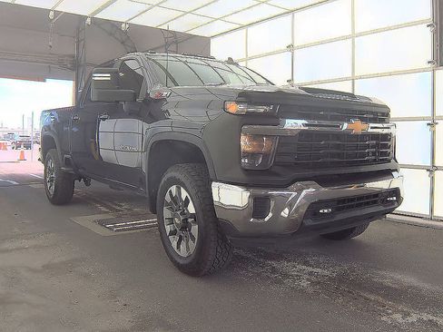 Used 2024 Chevrolet Silverado 2500 LT AWD/4WD image 1