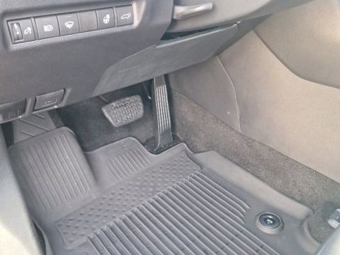 Used 2021 Toyota RAV4 XLE Premium image 15