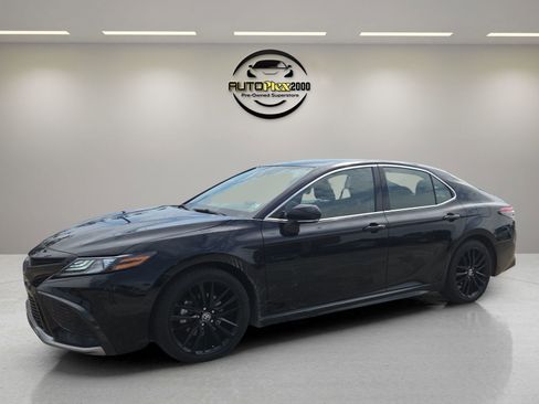 Used 2023 Toyota Camry XSE image 3