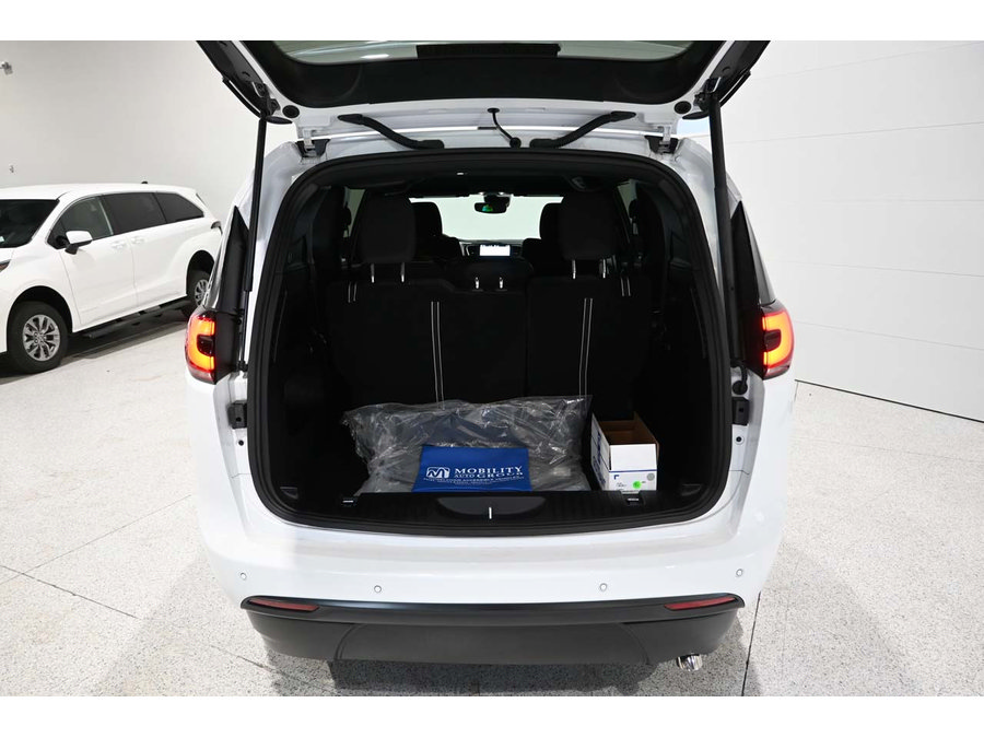 New 2024 Chrysler Pacifica Touring FWD image 27