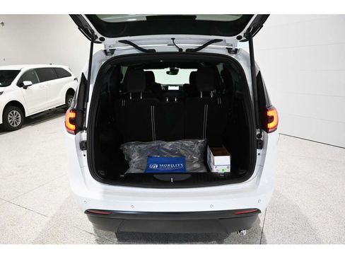 New 2024 Chrysler Pacifica Touring FWD image 27