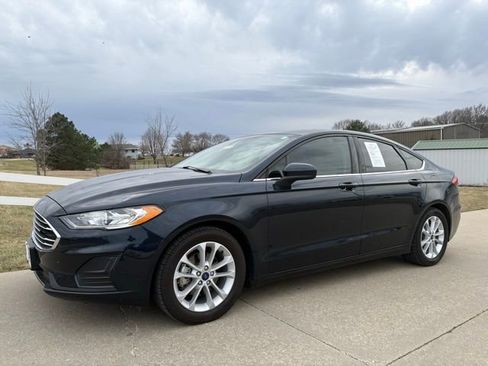 Used 2020 Ford Fusion SE image 1