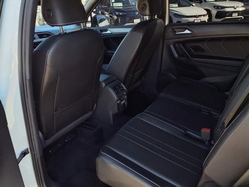 Used 2022 Volkswagen Tiguan SE R-Line image 18