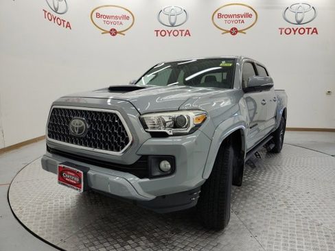 Used 2019 Toyota Tacoma TRD Sport image 2
