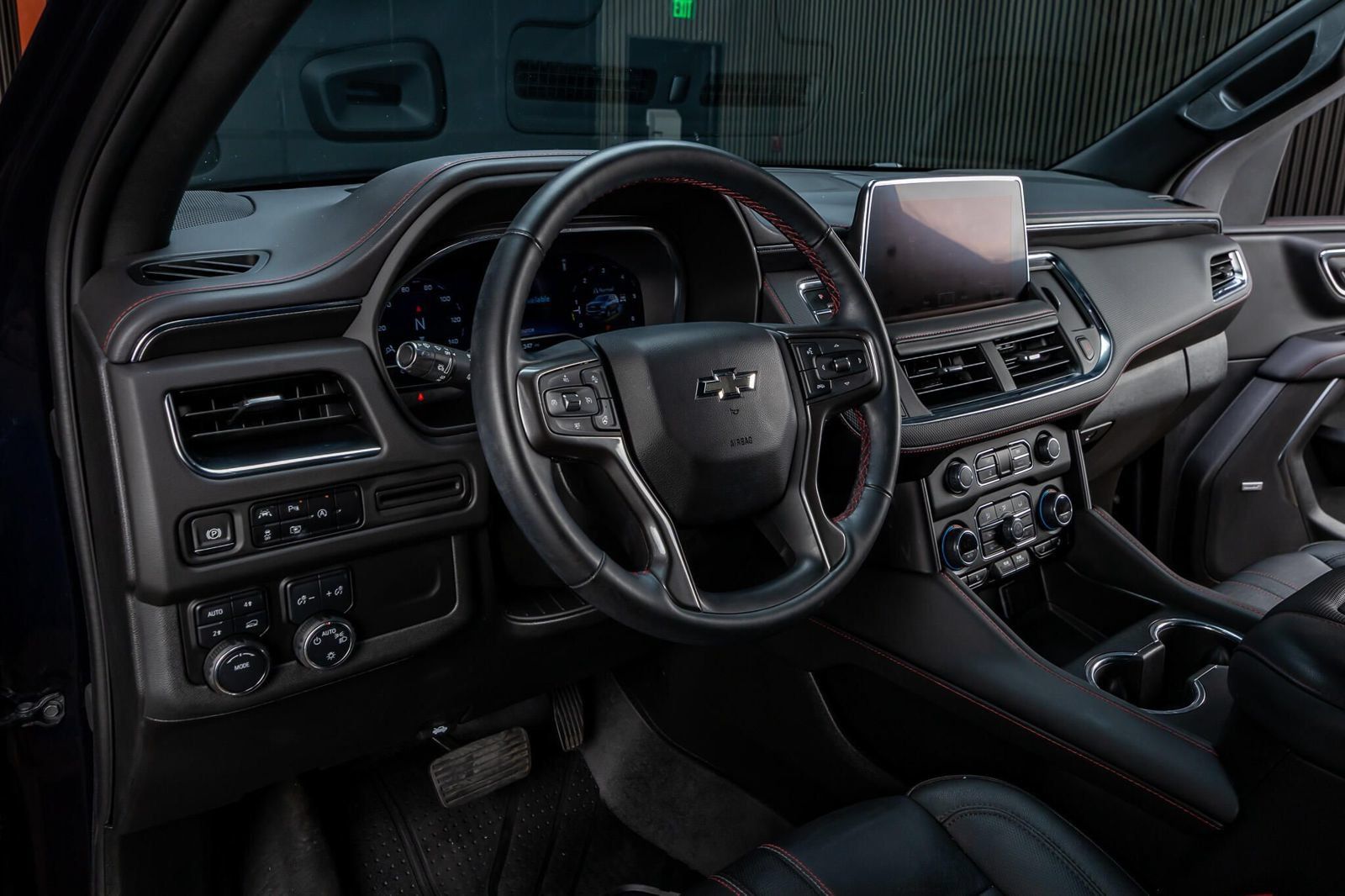 Used 2024 Chevrolet Tahoe RST w/ Luxury Package AWD/4WD image 13