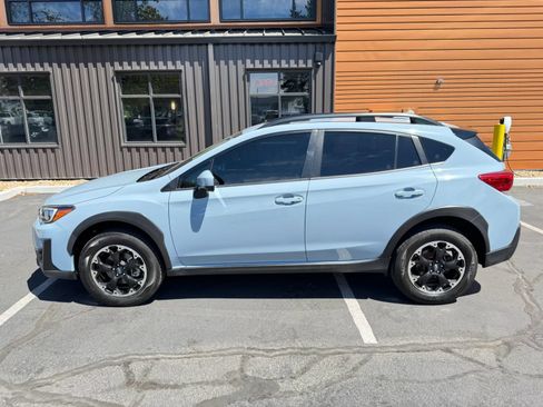 Used 2022 Subaru Crosstrek 2.0i Premium w/ Moonroof Package AWD/4WD image 2