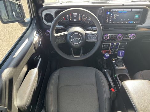 Used 2024 Jeep Wrangler Willys image 15