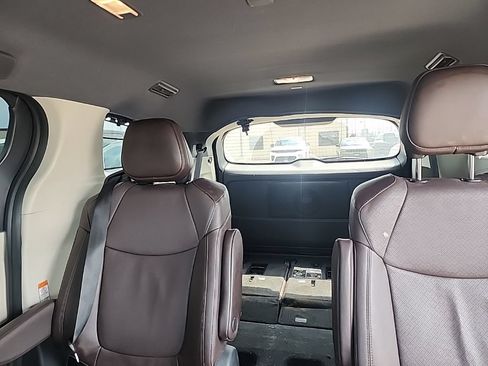 Used 2023 Toyota Sienna Platinum AWD/4WD image 35