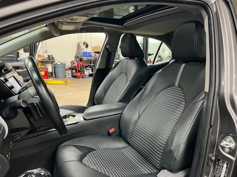 Used 2020 Toyota Camry SE image 9