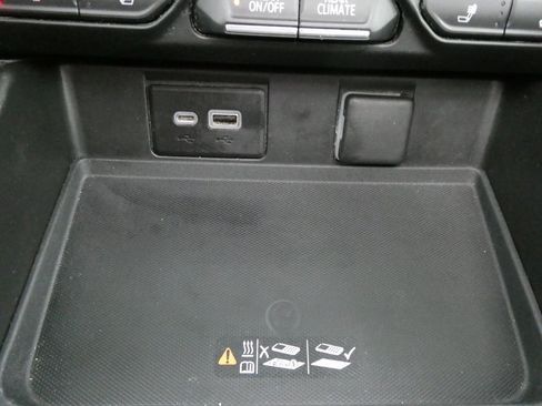 Used 2021 Chevrolet Suburban Z71 w/ Z71 Signature Package image 33