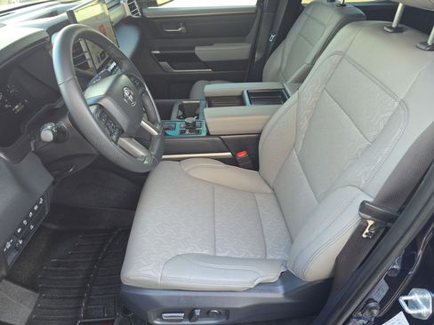 Used 2025 Toyota Tundra Limited w/ Power Package image 5