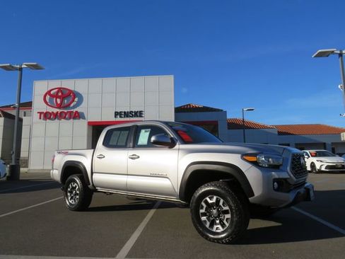 Certified 2020 Toyota Tacoma TRD Off-Road w/ TRD Premium Off Road Package image 16