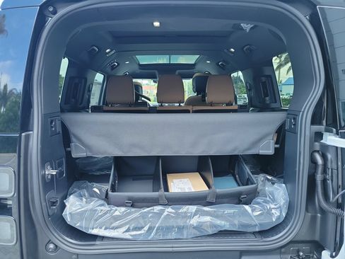 New 2026 Land Rover Defender 130 X-Dynamic SE AWD/4WD image 11
