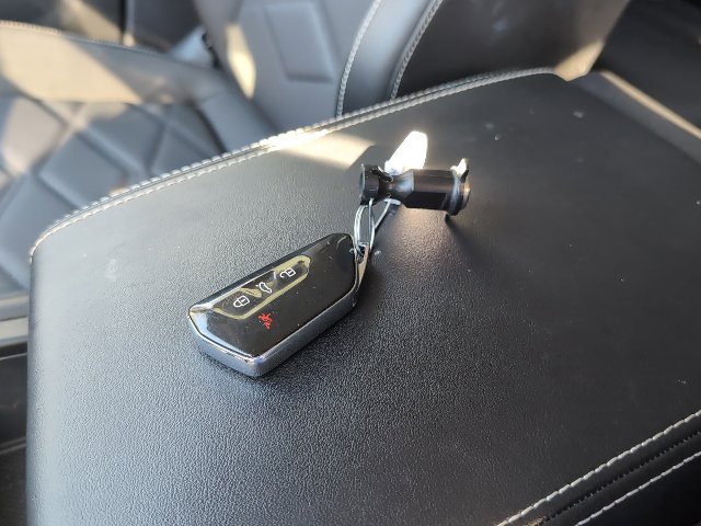 Used 2024 Volkswagen Atlas SE FWD image 24