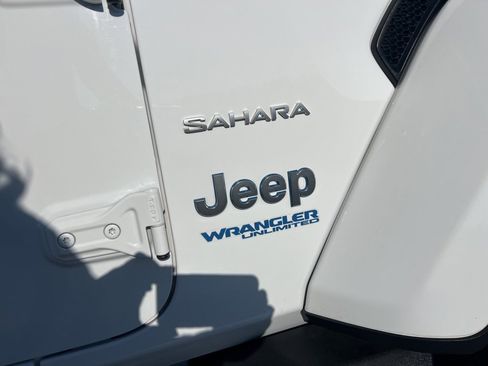 Used 2022 Jeep Wrangler Unlimited Sahara w/ Cold Weather Group image 12