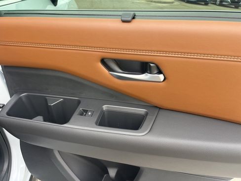 New 2026 Nissan Pathfinder Platinum image 23