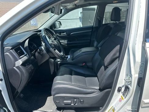 Used 2017 Toyota Highlander Limited AWD/4WD image 10
