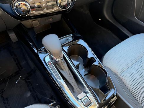 Used 2025 Chevrolet Trax LT w/ LT Convenience Package image 24