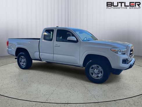 Used 2016 Toyota Tacoma SR image 7